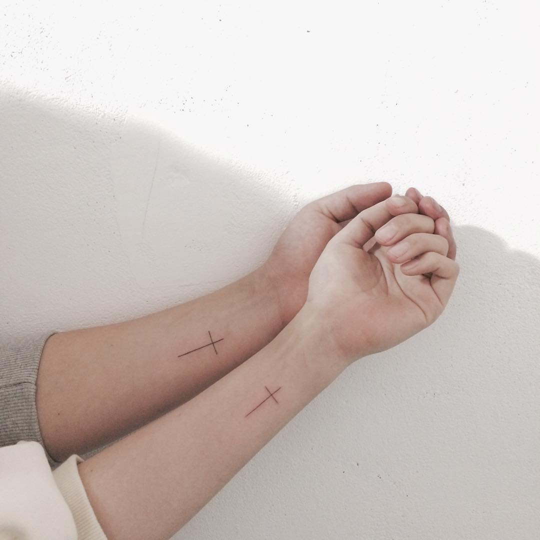 吴先生情侣手腕十字架纹身图案